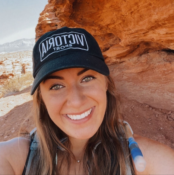 Meet your Posher, Taylor - Picture 4 of 5